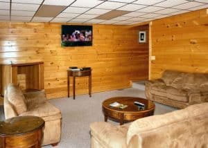 Redneck Ritz room 7 bedroom cabins in Pigeon Forge TN