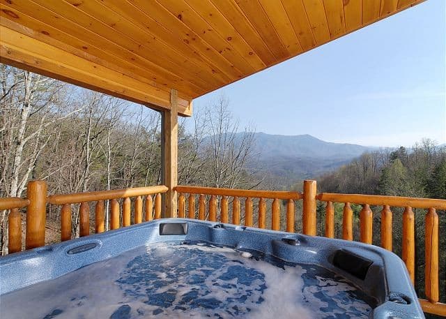 Pigeon Forge vacation home with outdoor hot tub